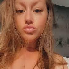 Erin Hamlet's Instagram, Twitter & Facebook