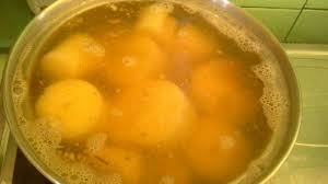 Blender bumbu ketumbar, bawang putih dan air. Dua Cara Membuat Singkong Goreng Yang Empuk Merekah Resep Spesial