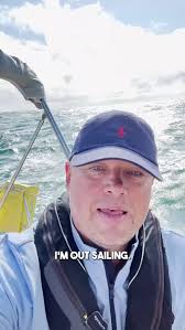 To be clear I'm in my old boat in this video because I recorded it like the  day before leaving Hawaii. Nevertheless here is my team! And my plan! Shout  out to