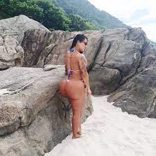 Ya, vanessa memang tak segan mengenakan pakaian yang menampilkan tato pada bagian tubuhnya. Cenapop Vanessa Ataides 20 Vezes Em Que A Musa Arrasou De Fio Dental E Foi Elogiada Na Web