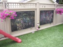 De kinderen zijn dol op de. Tafeln Welches Kind Liebt Sie Nicht Eine Tafel Im Garten Halt Ihre Kinder Davon Ab Aufs Langeweile Den Hinterhof Spielplatz Hintergarten Hinterhof Schatten