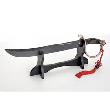 The handle is crafted from a fine piece of paosantos wood, secured with stainless steel rivets, which sets off a blade of 420 mirror polished stainless steel. Sciabola Sommelier