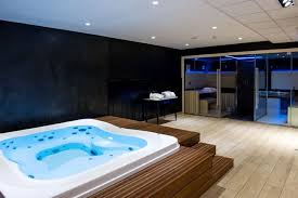 Centre Wellness Equipe Avec Un Spa Enjoy Encastre Et Un Combine Sauna Douche Hammam De Jacuzzi Grand Hotel Jacuzzi Interieur Des Salles De Spa Spa Interieur