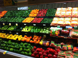Rainbow Of Veggies Welcome Me Into The Store Fruterias Modernas Fruterias Frutas Y Verduras