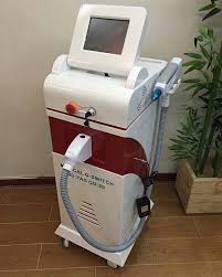 Quartus Q Switch Nd Yag Laser Machine Quartus Lazerli Dovme Silme Ve Kalici Makyaj Silme Cihazi 1064 Nm Dalga Boyu Filtresi 532 Nm Da Cihaz Mor Makyaj