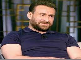 ولد نضال الشافعي في 12 يونيو عام 1978، في مدينة المنوفية في جمهورية مصر العربية، درس التمثيل والإخراج في المعهد العالي للفنون المسرحية وتخرج منه عام 1999، كما شارك في دورة في أستوديو مركز الإبداع على يد المخرج خالد جلال،. Bogoqkci3ac Bm