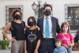 Ignacio briones junto a su esposa, la arquitecta francisca cifuentes. Los Primeros Dias De Briones Tras Dejar El Ministerio De Hacienda Diario Financiero