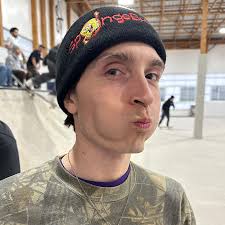 Hunter Leach's Instagram, Twitter & Facebook