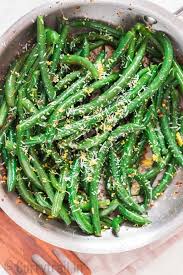 Sauteed Green Beans With Garlic And Parmesan Is The Simplest Side Dish You Can Make For Thanksgiving Dinne Sauteed Green Beans Green Beans Parmesan Green Beans
