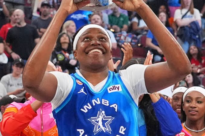 Jonquel Jones dazzles in 22 minutes, earns All-Star MVP as Team Spoon wins 129-122 | AP News