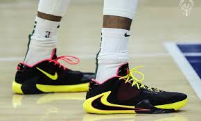 Ptoma gynaikas vrethike na epipleei sto limani Ta Xristoygenniatika Papoytsia Toy Giannh Pics Mpasket Nba Sport Fm Gr Bwinspor Fm 94 6
