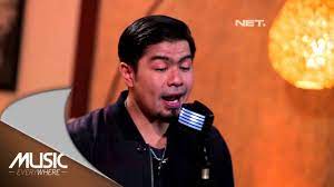 Bams samson memiliki nama asli bambang reguna bukit merupakan penyanyi indonesia yang juga mantan vokalis band samsons. Bams Kisah Tak Sempurna Samsons Cover Live At Music Everywhere Chords Chordify