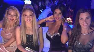Lionel messi, que ha ganado este trofeo en las dos ediciones anteriores, llegó acompañado, además de por sus padres, jorge y celia, por su novia, antonella roccuzzo. Shakira Messi Nin Dugununde Herkesi Soke Etti Spor Haberleri