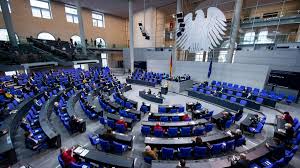 Die über 600 mitglieder nennt man auch abgeordnete. Corona Politik Pandemie Entscheidungen Ohne Parlament Zdfheute