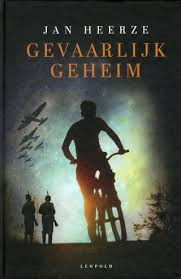Gevaarlijk Geheim Jan Heerze 1942 Ward Brengt Voor Zijn Broer Henk Die In Het Verzet Zit Illegale Kranten Rond Als Henk Moet Onderd Boeken Open Boek En Tienerboeken