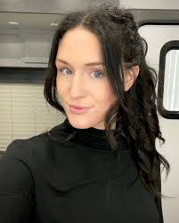 Holly Dowell (@hollydowell) • Instagram photos and videos