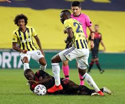 Dakikada sağdan çalımlarla ceza sahasına giren valencia'nın topuna fatih karagümrük savunması ayak soktu. Super Lig Fenerbahce 2 Fatih Karagumruk 1 Mac Sonucu Istanbul Haberleri
