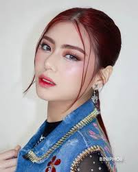 Man: Goodnight baby, end the call. Woman: No baby, you end the call. MTN: