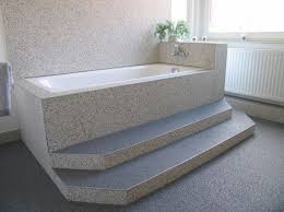 Fugenloser Steinteppich Boden Im Badezimmer Badezimmer Verlegen Badezimmer Boden Treppenrenovierung
