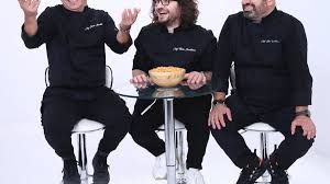 Andra mihail a gătit singură de această dată și nu a mai fost ajutată de nimeni. La Ce OrÄƒ Se DifuzeazÄƒ Chefi La CuÈ›ite 2021 Sezonul 9 Programul Tv Al Postului De Televiziune A Suferit ModificÄƒri Wowbiz