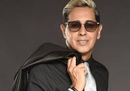 En la tarde de hoy, víctima de un accidente automovilístico, falleció en La  Habana a la adad de 63 años el destacado cantante, compositor y director de  orquesta cubano Pablo Fernández Gallo,