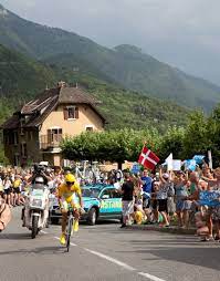Et c'est parti pour la 5e édition de la course by le tour de france ! Passage Du Tour De France 2018 A Annecy Le 17 Juillet