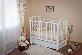 Ramai ibu bapa yang terlepas pandang tentang aspek ukuran katil bayi dan akibatnya, katil yang dibeli tidak dapat memuaskan hati mereka. Cara Memilih Katil Bayi Mana Yang Lebih Baik Untuk Memilih Katil Untuk Bayi