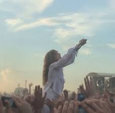 Video Premiere Florence And The Machine Queen Of Peace Long And Lost Florence Florence Welch Florence The Machines