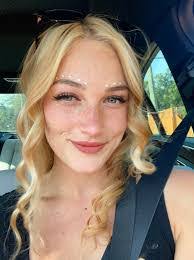 Natalie Lanzi's Instagram, Twitter & Facebook