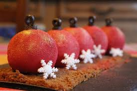 Entremets Boules De Noel Vanille Pommes Caramel Speculoos Idee Recette Noel Dessert Noel Boule Pomme Caramel