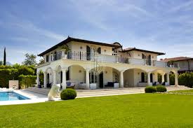 Villa In Vendita A Forte Dei Marmi Con Piscina A 1 5 Km Dal Mare Disegni Esterno Casa Design Case Moderne Villa Di Lusso