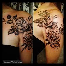 The sunflower on the elbow is relief, and the shadow effects are greatly performed. Shoulder Sunflowers And Roses Tattoos New Tattoo Zone