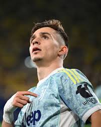 🚨 West Ham vs Leicester team news West Ham XI: Fabianski, Coufal, Dawson,  Ogbonna, Cresswell, Rice, Soucek, Bowen, Fornals, Benrahma, Antonio.  Leicester XI: Schmeichel, Pereira, Amartey, Soyuncu, Thomas, Ndidi,  Tielemans, Pérez, Maddison,