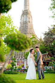 Pre Wedding At Wat Arun In Bangkok Thailand Bangkok Wedding Photography Wedding Session Thailand Wedding Thailand Wedding Photographer