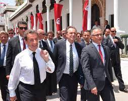 Coordonnées, site internet, principaux services, nom de leurs responsables. Que Fait Le Ministre De L Interieur Derriere Sarkozy Au Souk