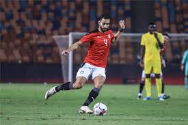 أشاد عمرو السولية، لاعب وسط الفريق الأول لكرة القدم بالنادي الأهلي، بزميله أيمن أشرف وقال السولية في مداخلة عبر برنامج نمبر وان على قناة النهار: Ø§Ø³ØªØ¨Ø¹Ø§Ø¯ Ø¹Ù…Ø±Ùˆ Ø§Ù„Ø³ÙˆÙ„ÙŠØ© Ù…Ù† Ù…Ø¨Ø§Ø±Ø§Ø© Ù…ØµØ± Ø£Ù…Ø§Ù… ØªÙˆØ¬Ùˆ Ø±ÙŠØ§Ø¶Ø© Ø¹Ø±Ø¨ÙŠØ© ÙˆØ¯ÙˆÙ„ÙŠØ© Ø§Ù„Ø¥Ù…Ø§Ø±Ø§Øª Ø§Ù„ÙŠÙˆÙ…