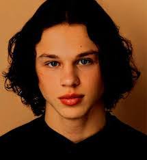 Rowan Smyth's Instagram, Twitter & Facebook