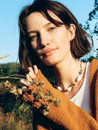 Erin Shea's Instagram, Twitter & Facebook