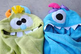 I don't however love the thin flimsy hooded towels you find at the store. Monster Hooded Towel Tutorial