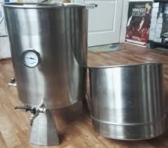 Pasteurizarea sucului de mere este o metoda grozava deoarece sucul de mere pasteurizat poate fi pastrat pentru iarna toata viata. Pasteurizator Sucuri Fructe Enorom Srl
