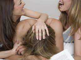 Vivo con dos mujeres y quiero más: pasé de ser un loser a ser un playboy