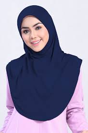 Warna hijab apa saja si yang gampang untuk mix and match sama warna baju lain? Tudung Zulaikha Navy Blue Muslimahclothing Com