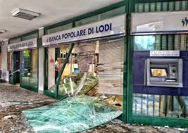 Cariparma cariparma v.le pavia 30 lodi lo. Colpo Alla Banca Popolare Di Lodi In Piazza Dalla Chiesa A Senago Prima Milano Ovest