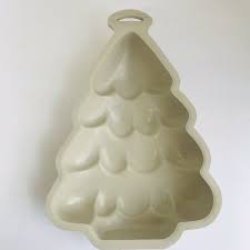 Bake and cool cake in the christmas tree pan according to the package directions. Vintage Wilton Microbakes Currant Christmas Tree Microwave Cake Pan Catalog 1989 For Sale Online Ebay