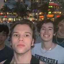 collin bula (@collin.bula) · Instagram 照片和视频