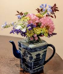 In a Vase on Monday – Blue Willow Bouquet « The Shrub Queen