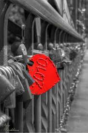 Black And White With Color Photography Pin By Mary Hough On A Touch Of Color Photography Color Splash Red Color Splash Photography Black White Photos