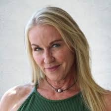 Keli Roberts's Instagram, Twitter & Facebook