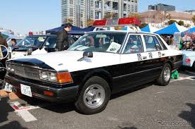 写真蔵 クラシックカー ニューイヤーミーティング12 国産車その2 西部警察仕様も e燃費 パトカー 警察 日産 セドリック