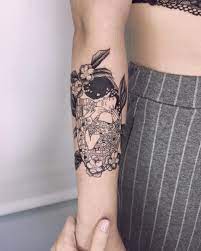 Adaptacion Del El Beso De Klimt Klimt Blackworktattoo Des True Nouveau Tattoo Art Nouveau Tattoo Tattoos This tattoo features a symbol of a broken knight chess piece artistically adorned with added aesthetic personalized details. nouveau tattoo